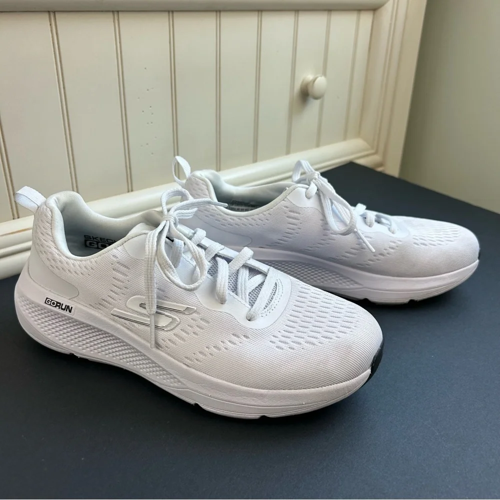 Skechers Go Run Elevate White Athletic Running Sneakers Sporty Lightweight Gym